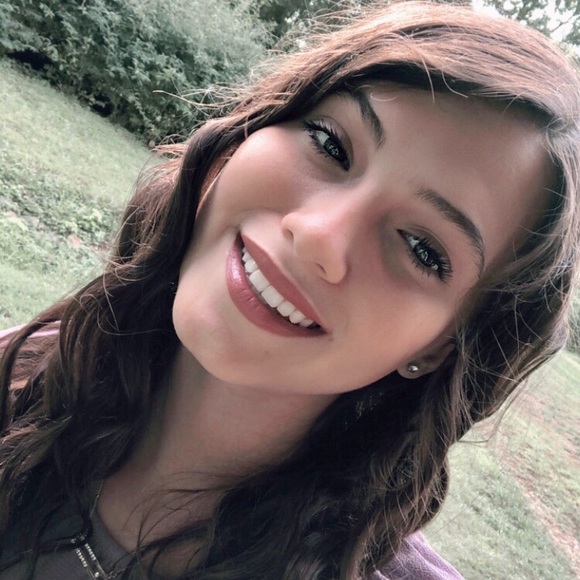 Meet your Posher, Sheila - Picture 1 of 8